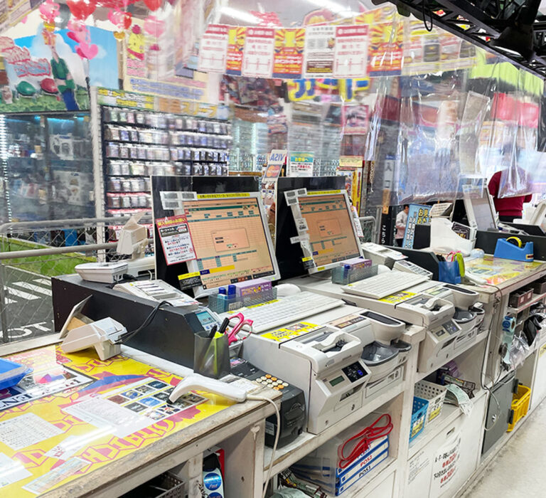 お宝市番館加古川店　レジ内