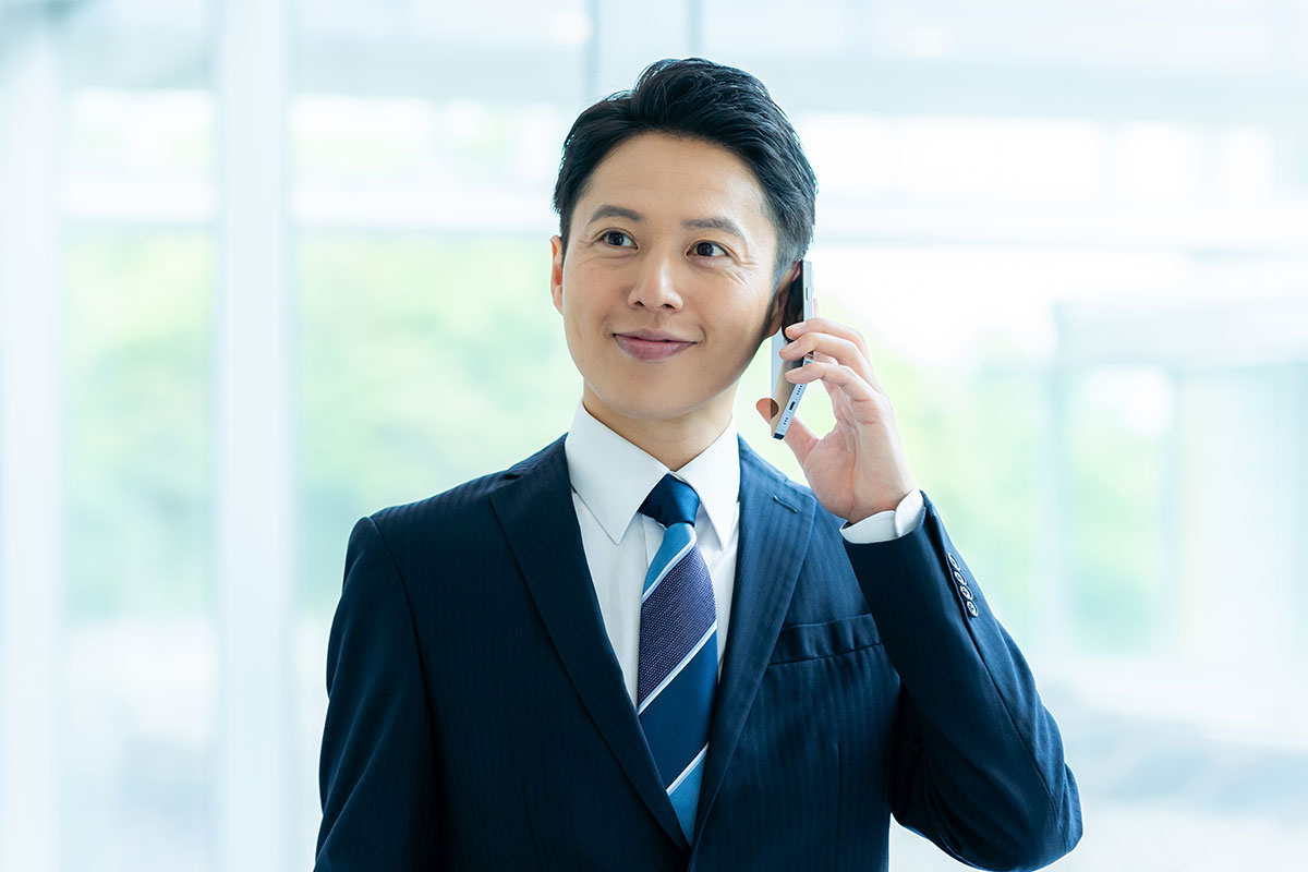 クラウドPOS MOOVの料金プラン 1 moov cloudpos contact businessman2