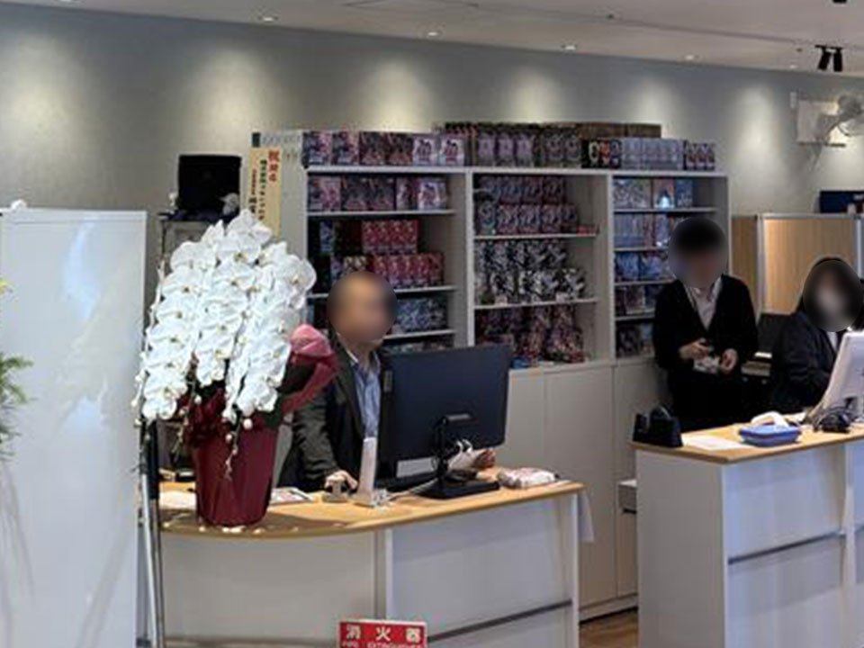 カードボックス広島アルパーク店_レジカウンターの様子