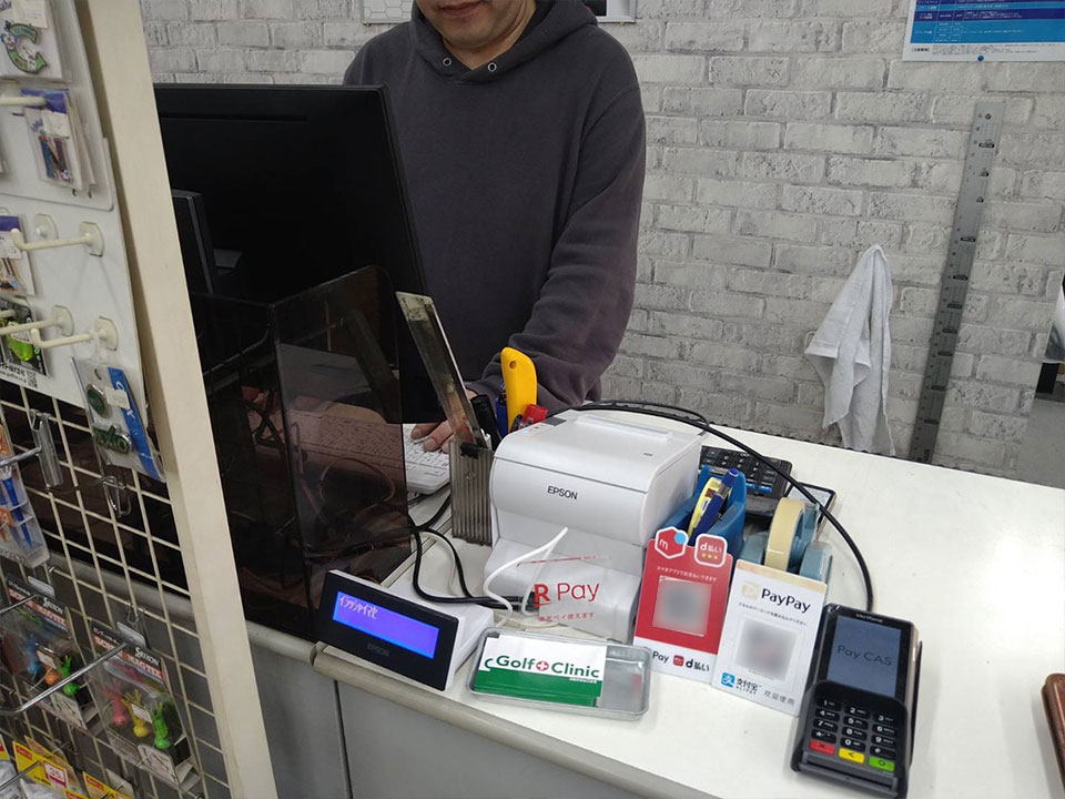 ゴルフクリニック 導入事例 4 ゴルフクリニックレジカウンターの様子